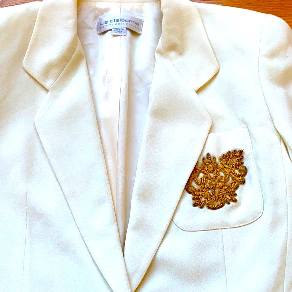 Liz Claiborne 80s cream blazer w gold emblem